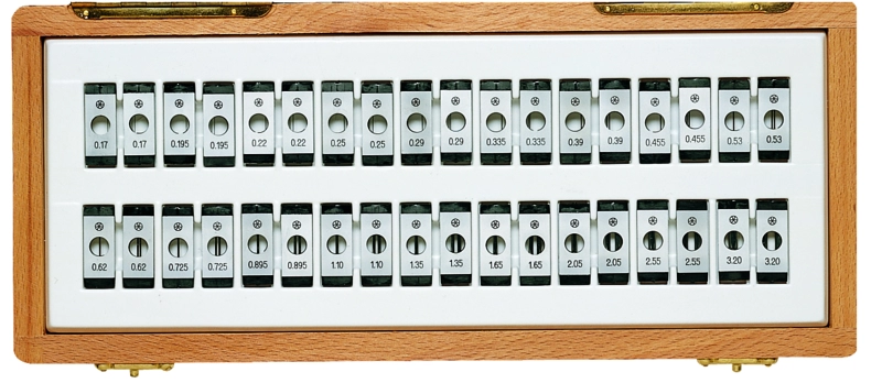 Mitutoyo 313-101 3-Wire Thread Measuring Set for 6.35 mm diameter spindle, 18 pairs