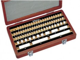 Mitutoyo 516-557-56 Imperial Rectangular Ceramic Gauge Block Set, 81 pieces, grade K